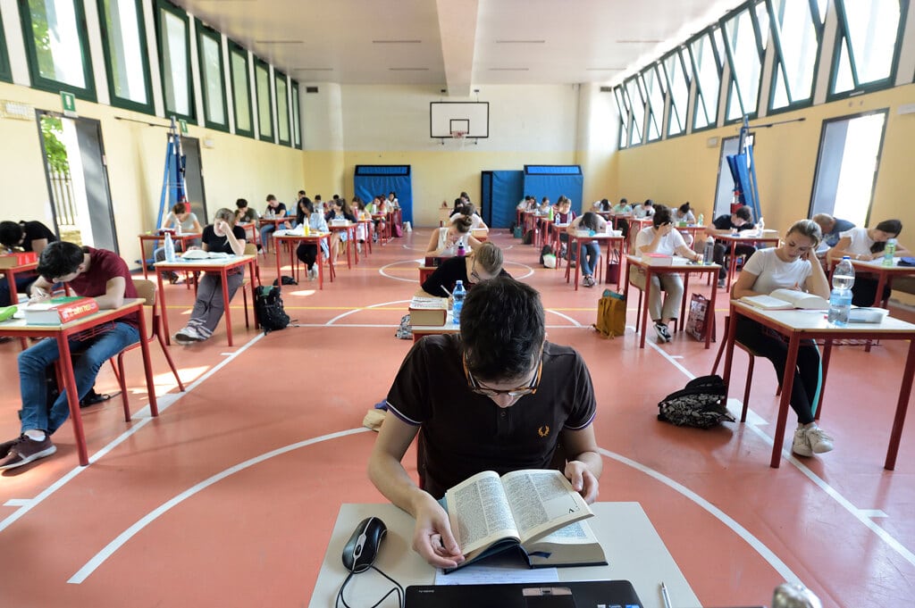 Maturità 2024, si prosegue con la seconda prova: al classico una versione di greco da Platone e allo scientifico le funzioni matematiche