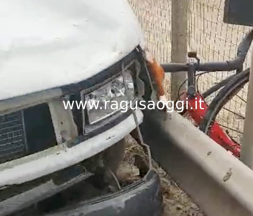 Furgone investe ciclisti, un morto. Tragedia sulla Scoglitti-Gela. Sul luogo è intervenuto il sindaco di Mazzarrone