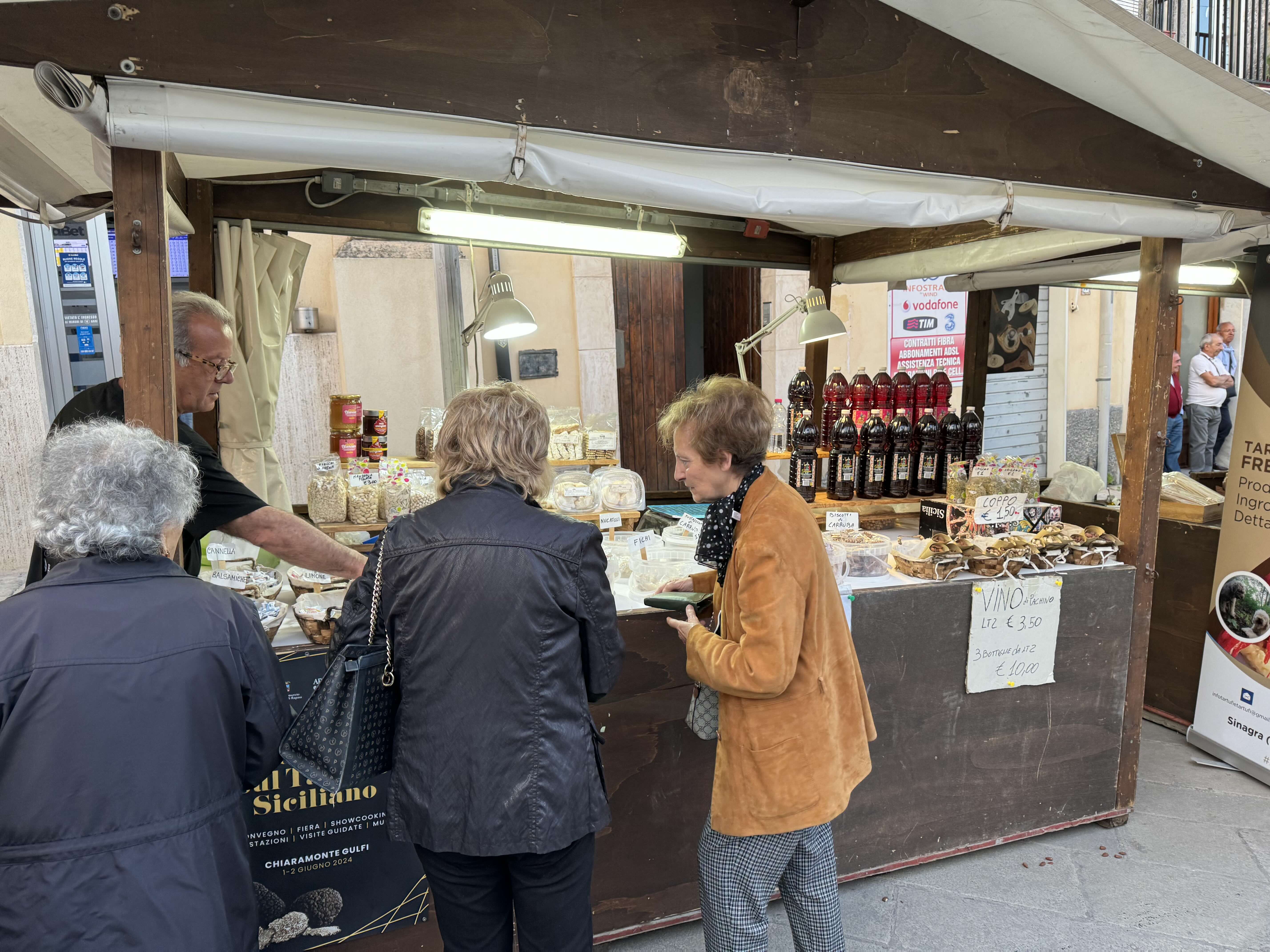 Dagli show cooking al gelato: chiude la prima fiera mercato sul tartufo siciliano a Chiaramonte. Il format ha conquistato il pubblico