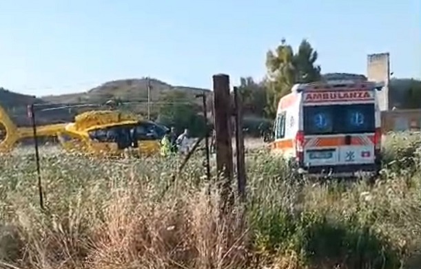 Giarratana, cade dal balcone mentre aggiusta boiler: arriva elisoccorso ma “il cancello è chiuso con il lucchetto”