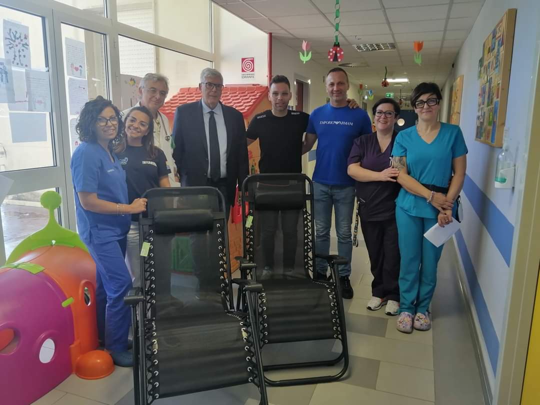 Dieci poltrone relax donate al Guzzardi di Vittoria per offrire ai genitori che assistono i loro piccoli maggiore confort