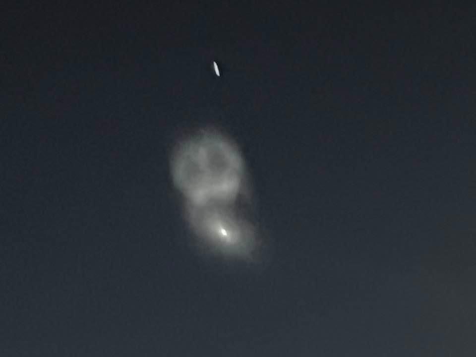 Quel fascio di luce nel cielo avvistato nei cieli del Sud Italia. Le