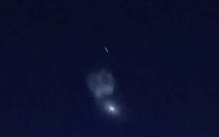 Quel fascio di luce nel cielo avvistato nei cieli del Sud Italia. Le