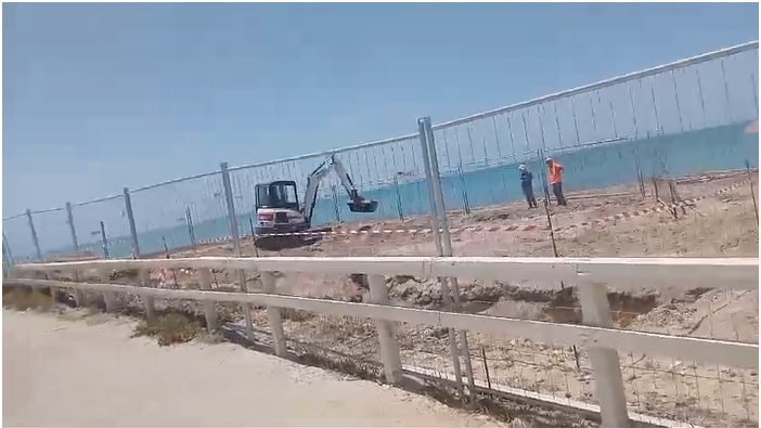 Lo chalet della discordia a Baia Dorica. Le proteste degli ambientalisti per la “devastazione ambientale”