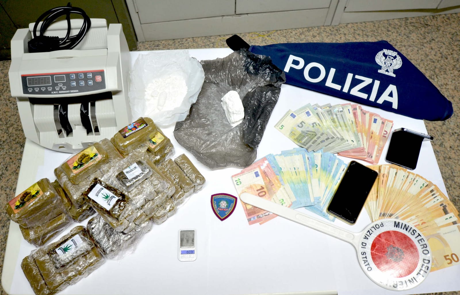 Cinque chili di hashish e 180 grammi di cocaina: comisano 25enne condannato a 6 anni di carcere