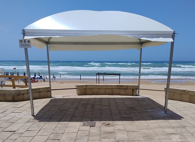 Quei gazebo che…guardano il mare da lontano. Per i disabili è tutto difficile