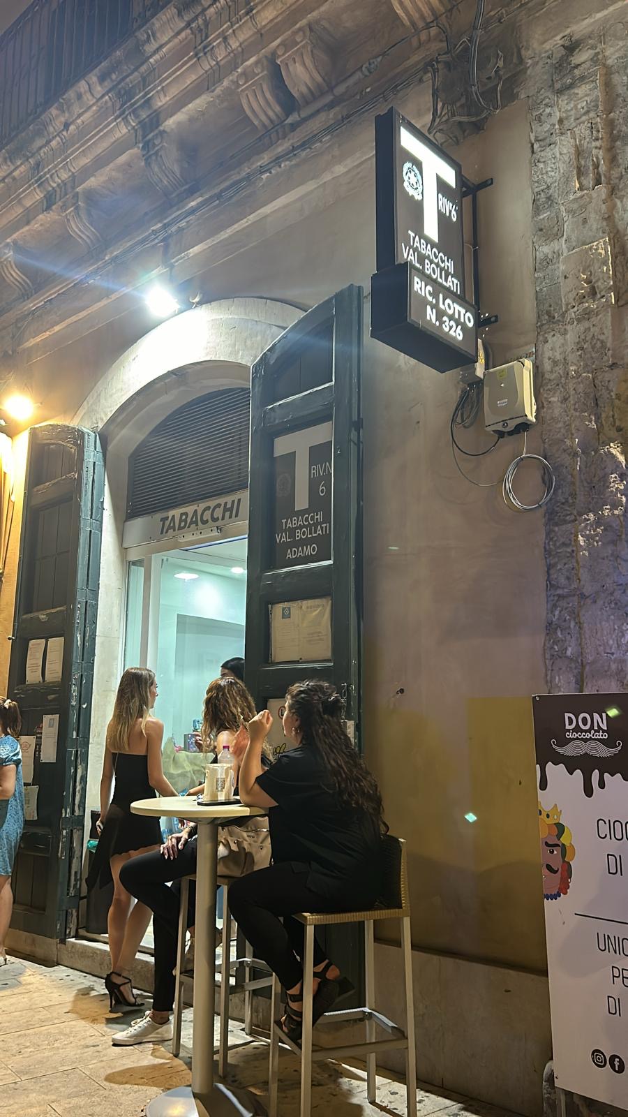 Armato di pistola un ragazzo tenta una  rapina in un tabacchi di Modica bassa