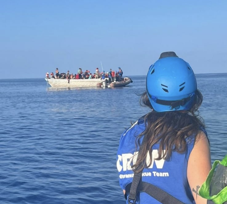 La Mare Jonio diretta a Pozzallo con 65 migranti messi in salvo