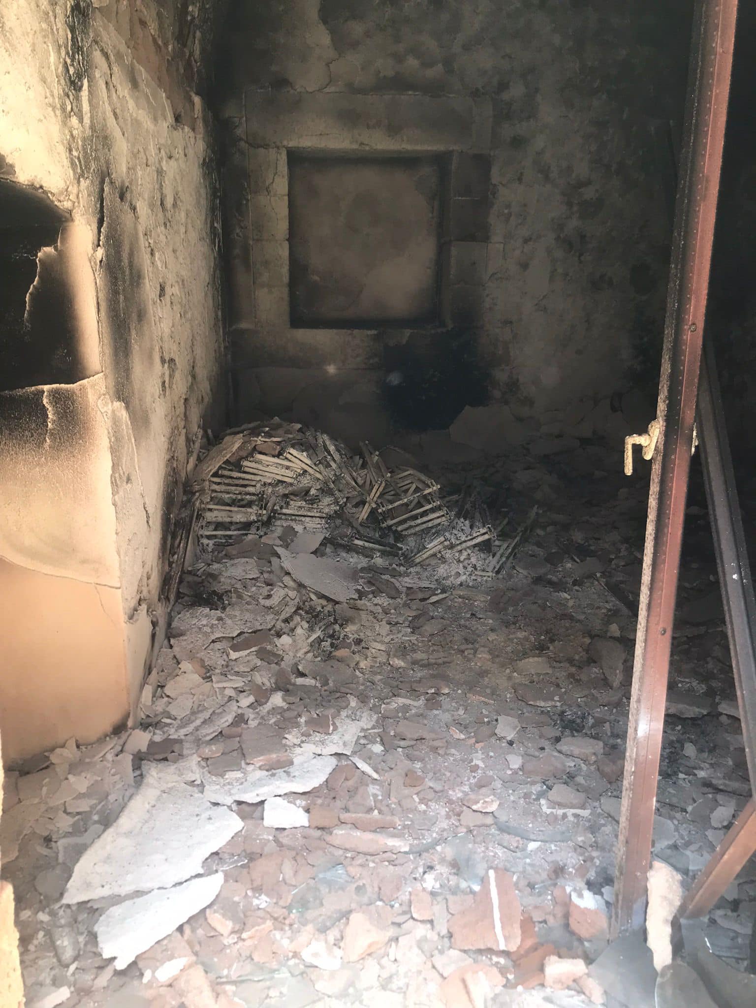 Grave incendio doloso colpisce la Fortezza dell’Isola di Capo Passero