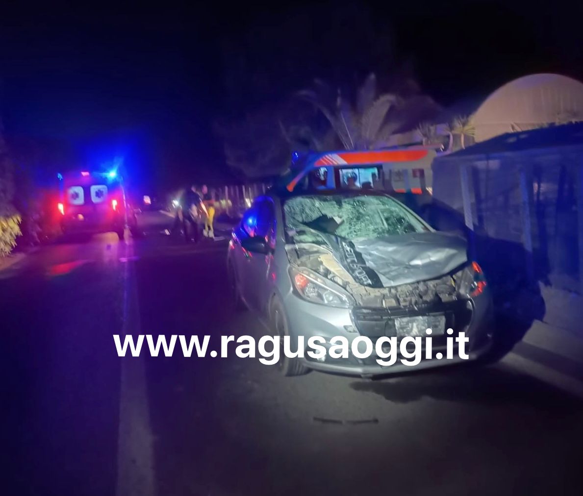 I due giovani morti erano insieme su monopattino. Scontro con auto