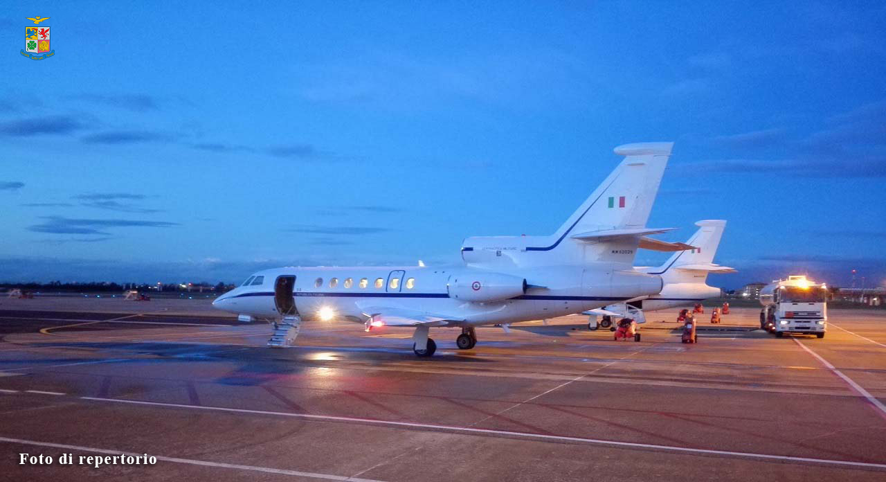 Era in pericolo di vita: uomo di 72 anni trasportato d’urgenza da Catanzaro a Palermo con un volo dell’aeronautica