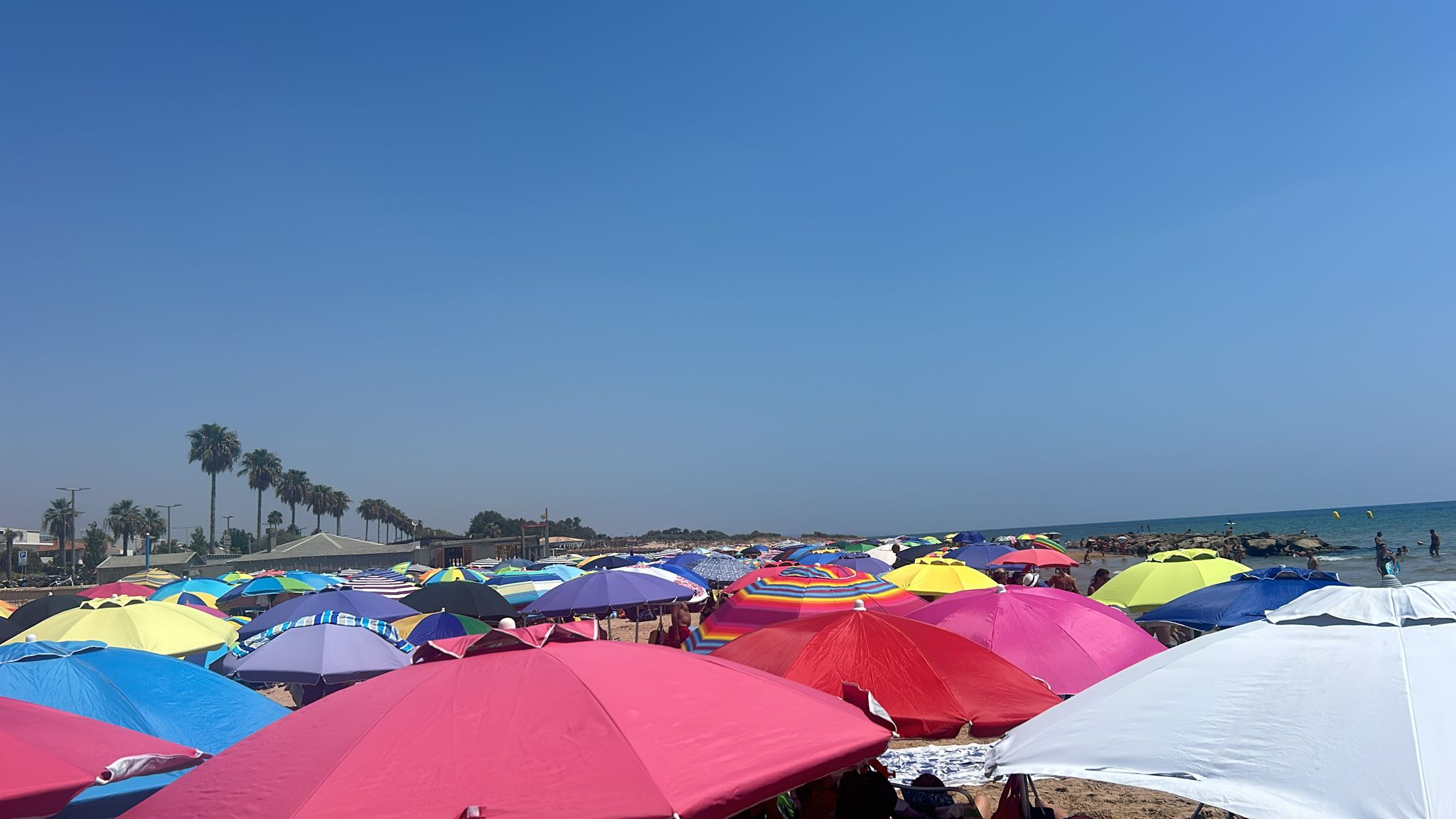 Meteo: sarà caldo torrido almeno fino a Ferragosto. Marina di Ragusa presa d’assalto