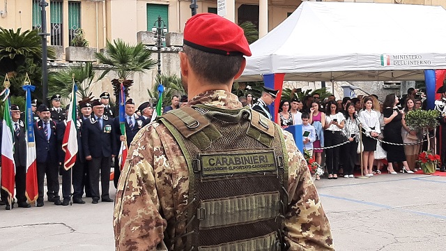 Droga, 20 grammi di “coca”, 40 di hashish, soldi e sostanze da taglio: due arresti a Comiso