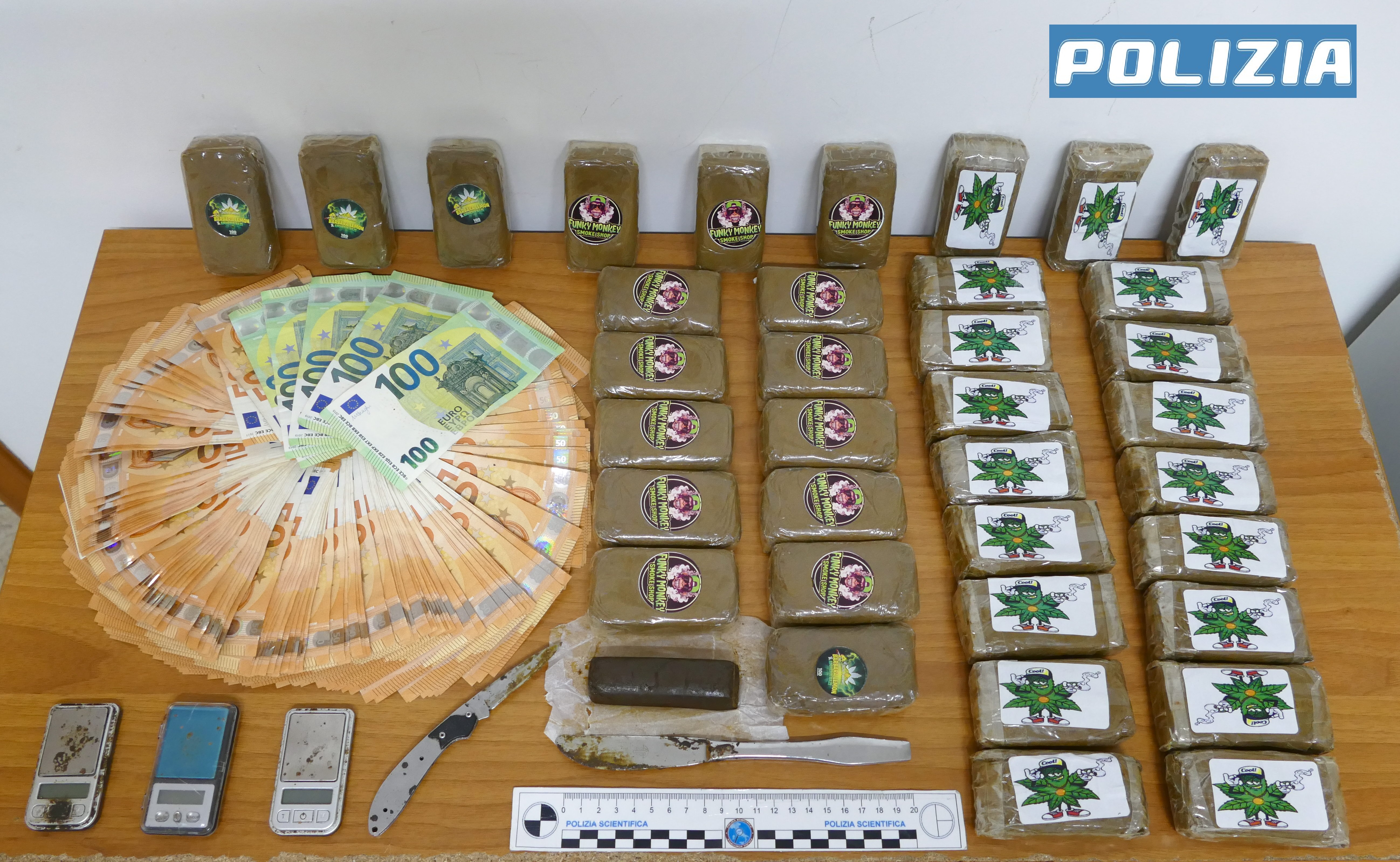 Minorenne arrestato per spaccio a Vittoria: aveva in casa oltre 3,7 kg di hashish e 10 mila euro in contanti
