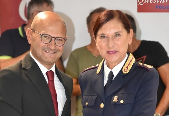 Dopo quasi 40 anni di carriera il commissario capo Rosalba Capaccio in pensione: il saluto della Questura
