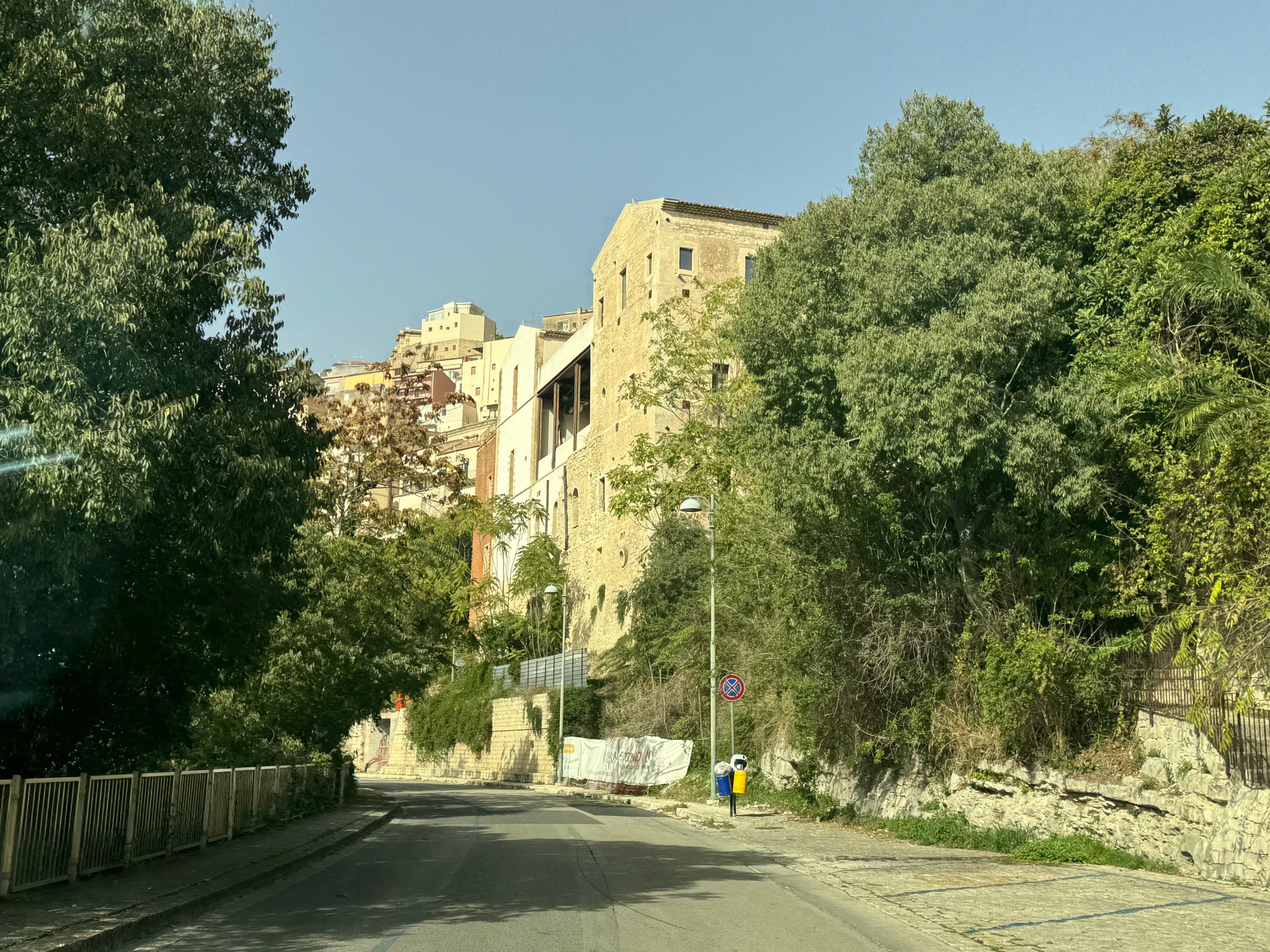 Che fine hanno fatto i lavori di riqualificazione dell’ex convento del Gesù a Ibla?