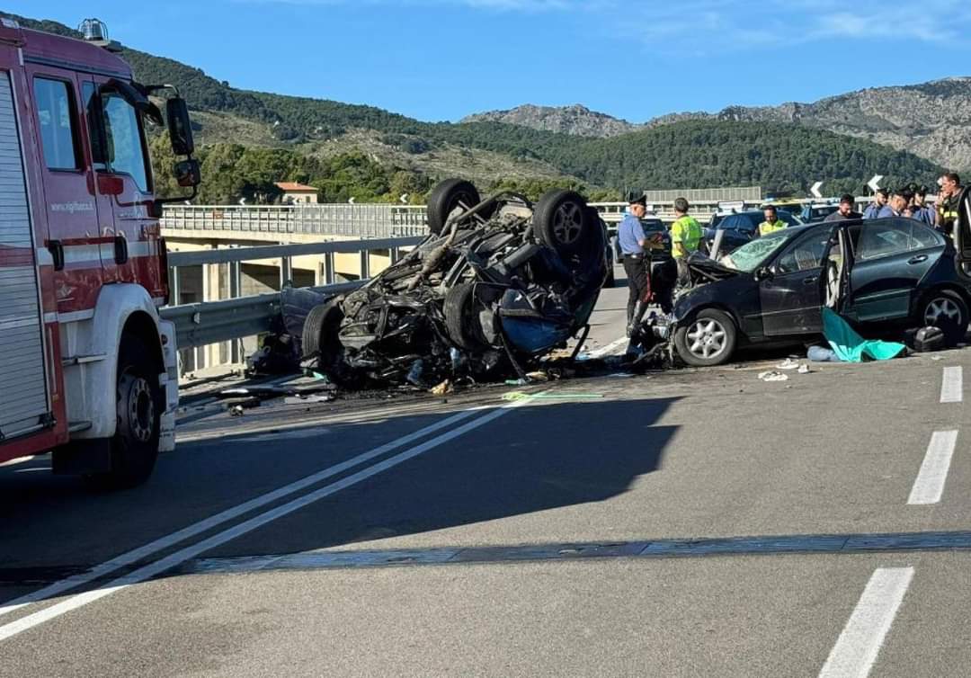 Scontro frontale sulla Palermo-Sciacca: tre bambini feriti, morti i genitori