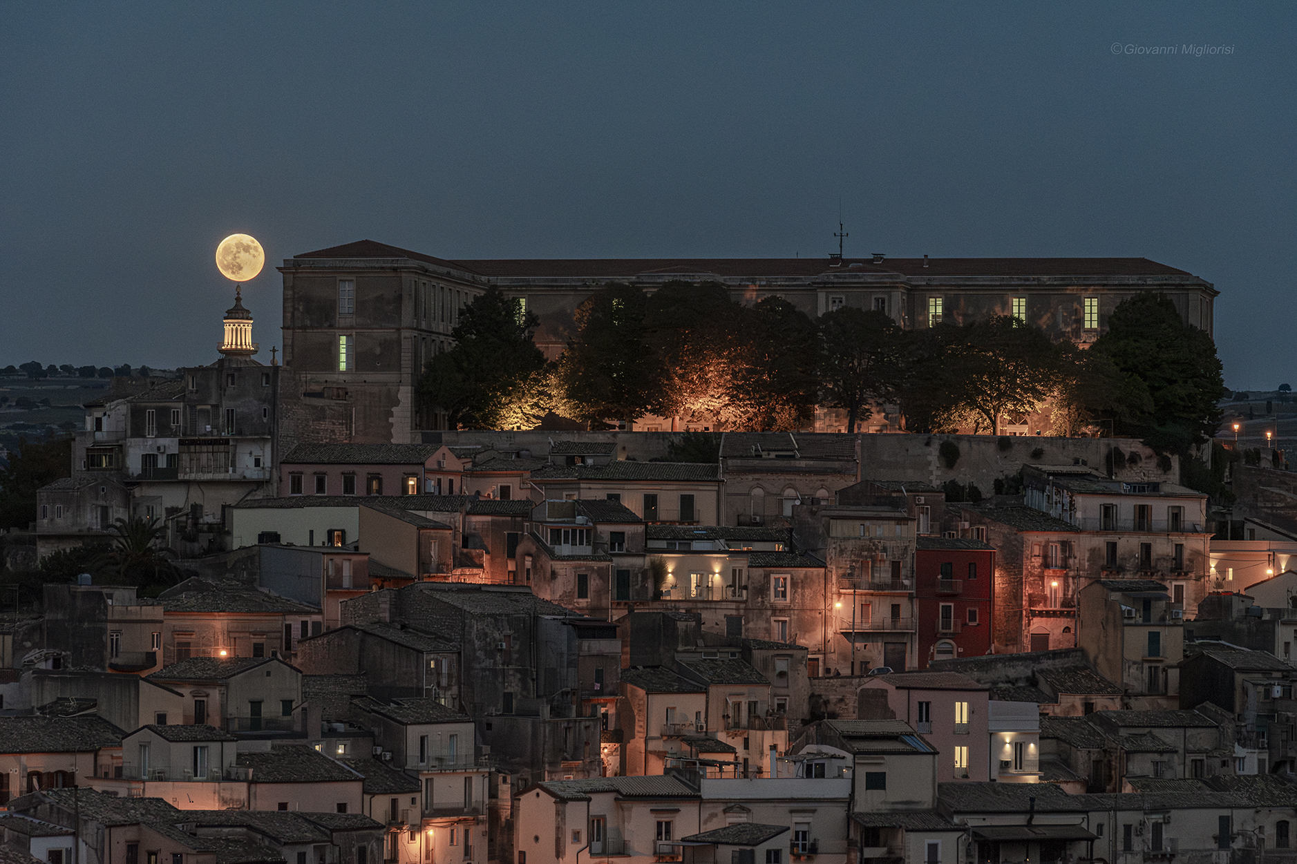 FOTO. La “Superluna” e Ibla