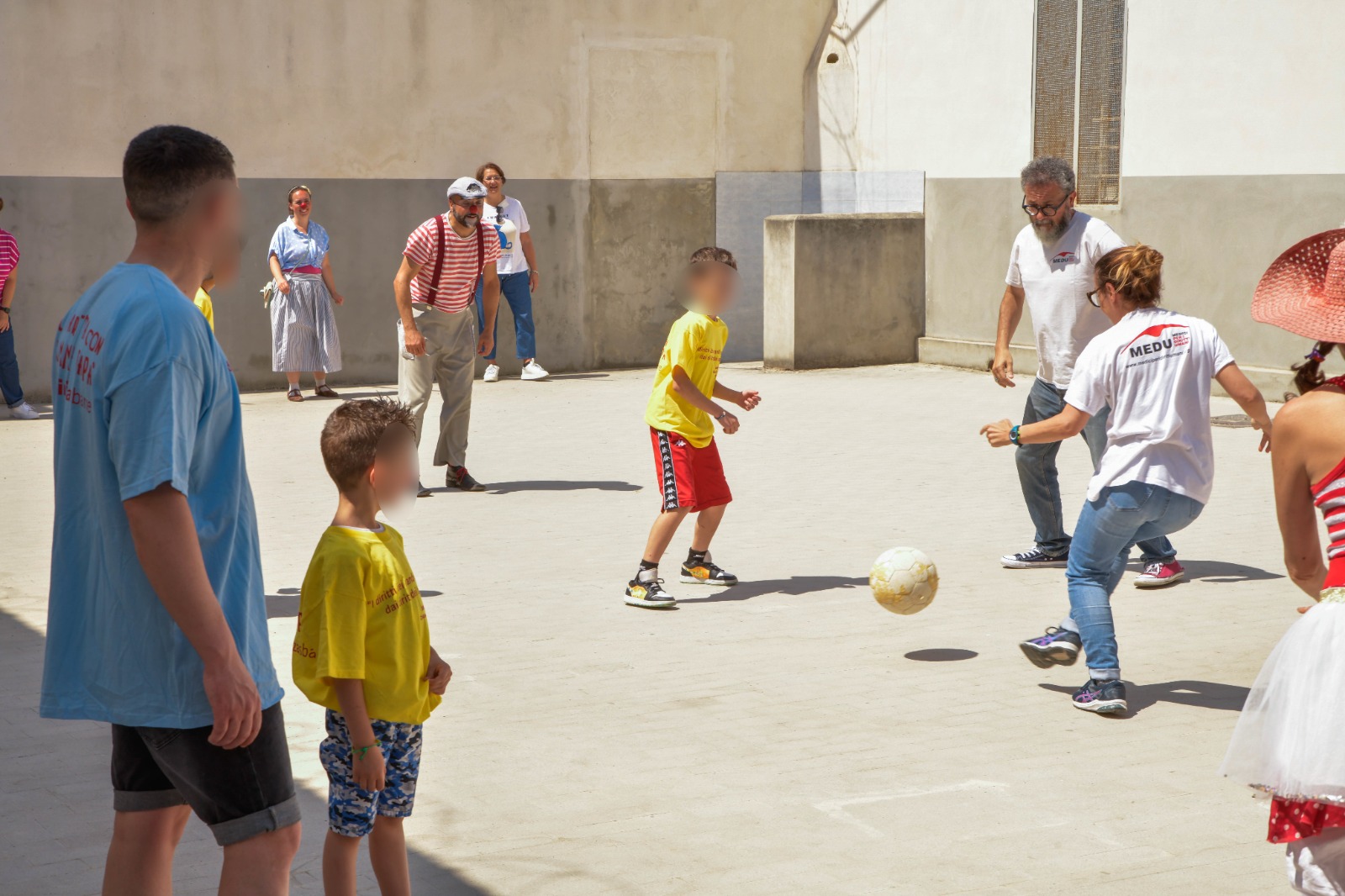 Solidarietà: al carcere di Ragusa si gioca una speciale “Partita con mamma e papà” per unire le famiglie e abbattere le barriere sociali