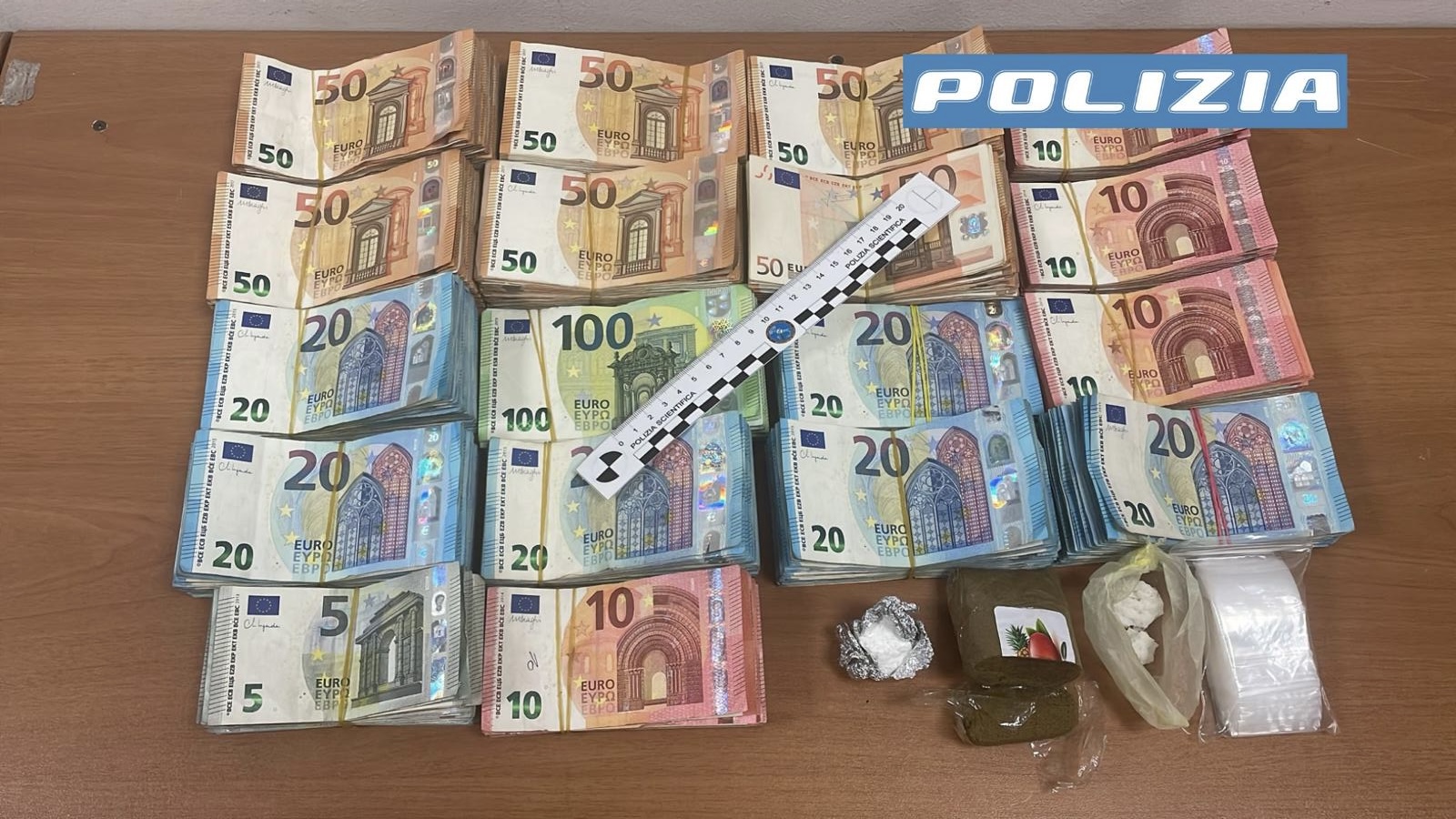 Spacciatore con casa e denaro in centro storico: oltre all’arresto, confiscati beni per oltre 70 mila euro
