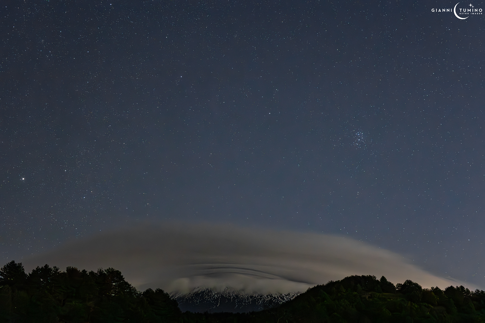 LA FOTO. Nubi lenticolari sull’Etna