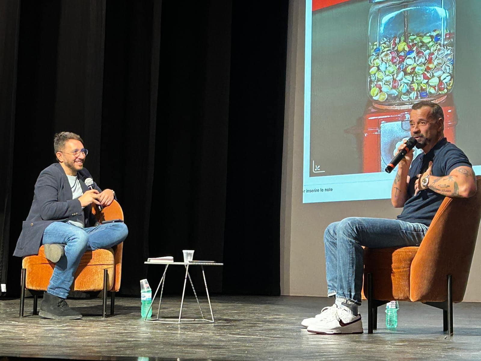 Fabio Volo conquista il pubblico di Modica