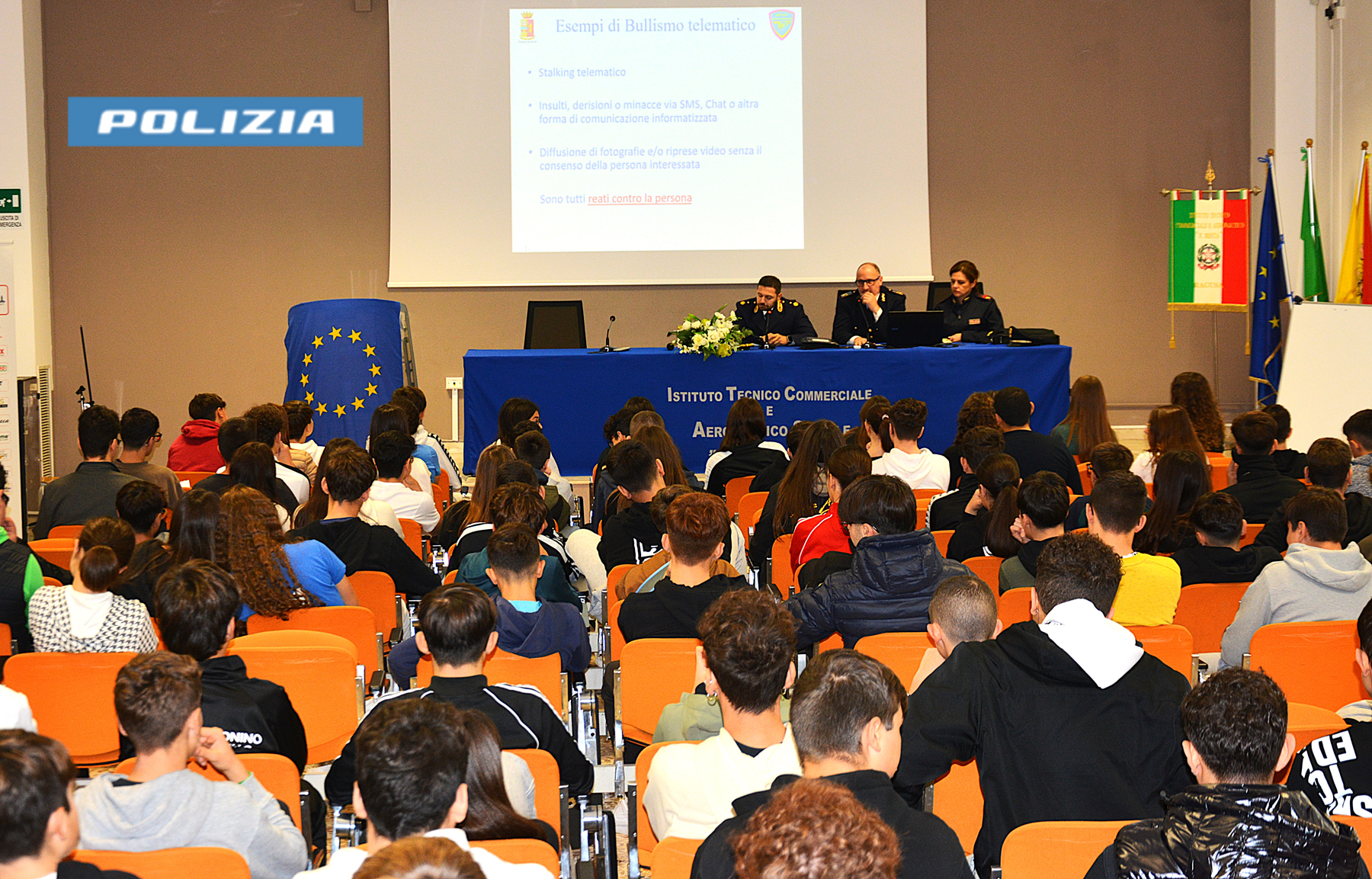 Contro il bullismo, i maltrattamenti, la droga e la violenza: incontro fra polizia e studenti