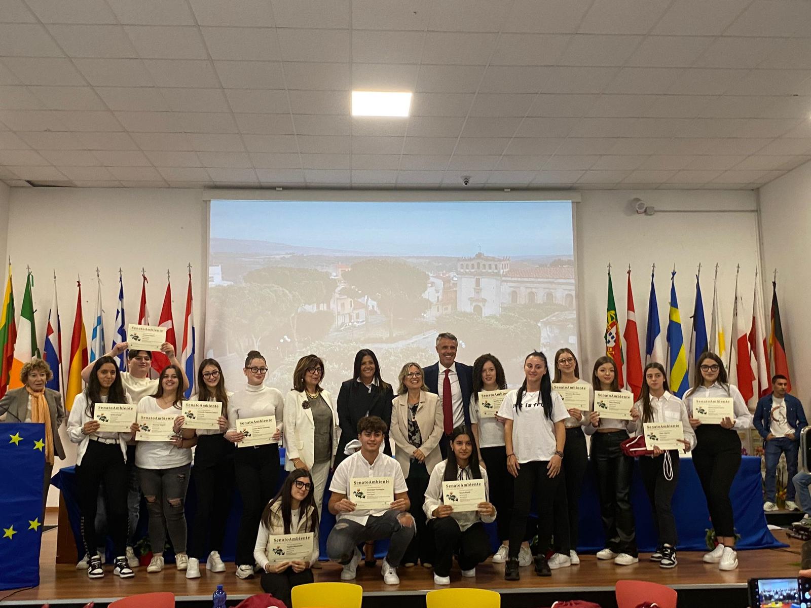 Fumarole e rifiuti interrati: gli studenti vittoriesi lanciano una proposta al Senato