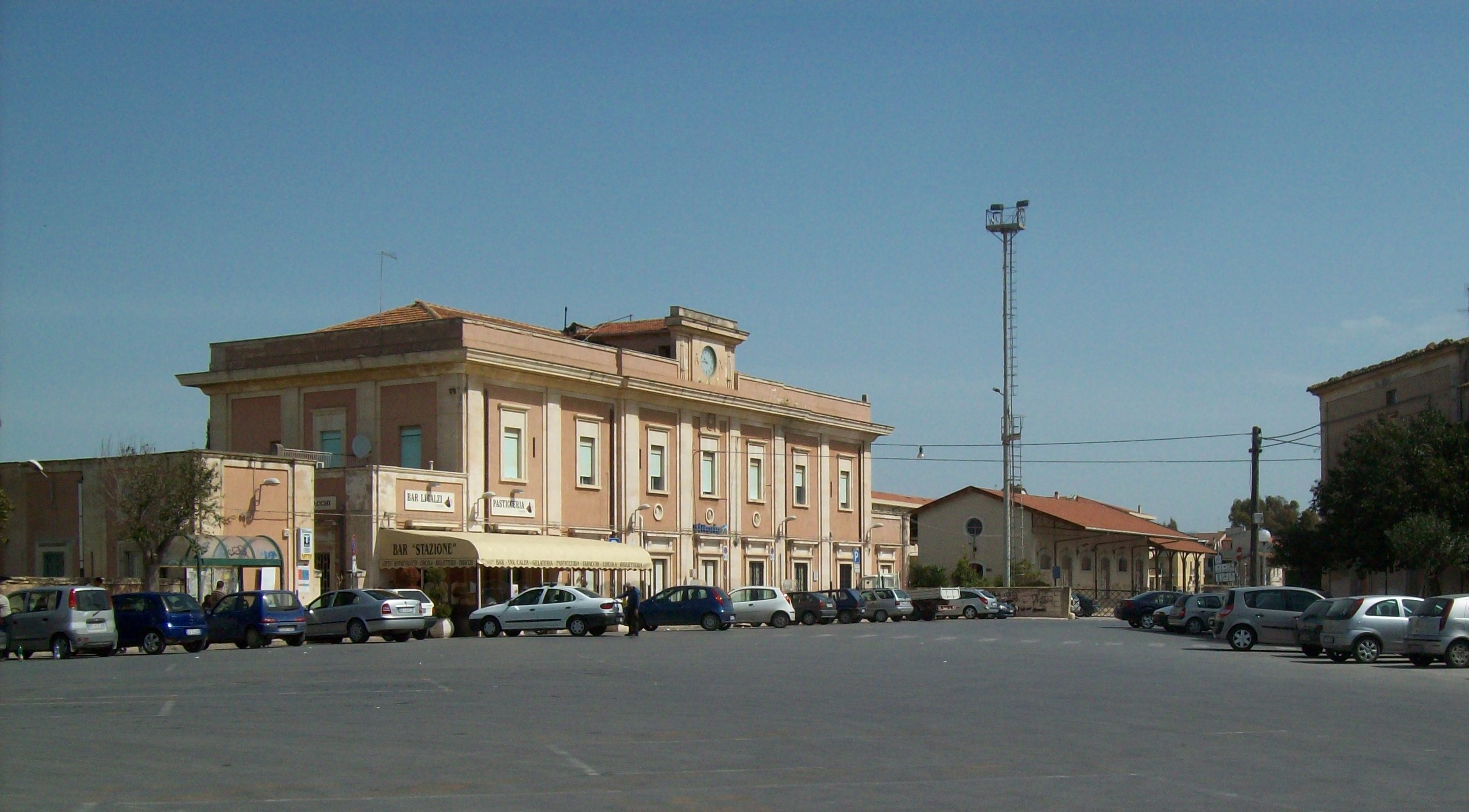 È un trentenne di Modica l’uomo trovato morto nel casolare vicino alla stazione ferroviaria a Vittoria