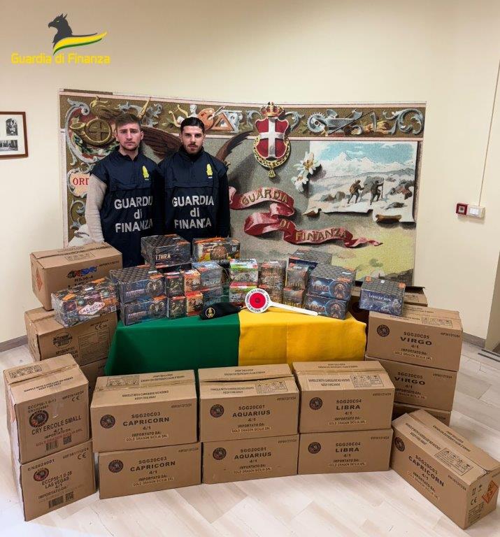 Oltre 339 kg di fuochi d’artificio illegali sequestrati dalla GdF