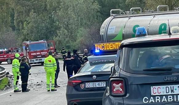 Auto contro cisterna nel palermitano: due morti e tre feriti