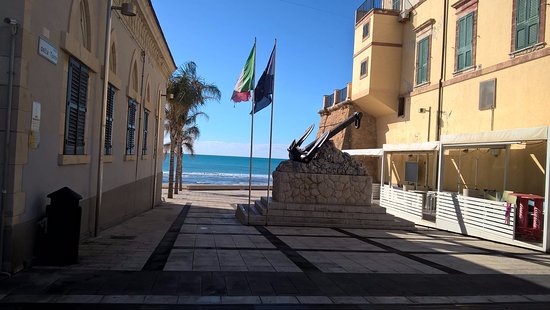 Camminare tra le parole: il Walking Letterario sulla costa