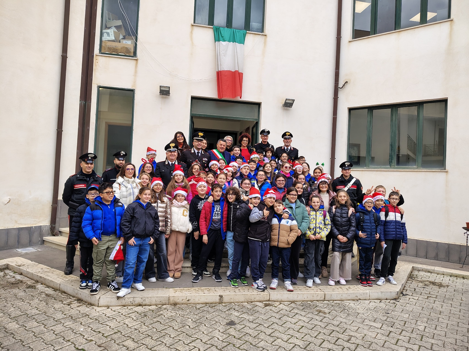 Legalità, condivisione e solidarietà. Visita degli alunni dell’Istituto comprensivo “Giovanni Dantoni” alla Tenenza carabinieri di Scicli