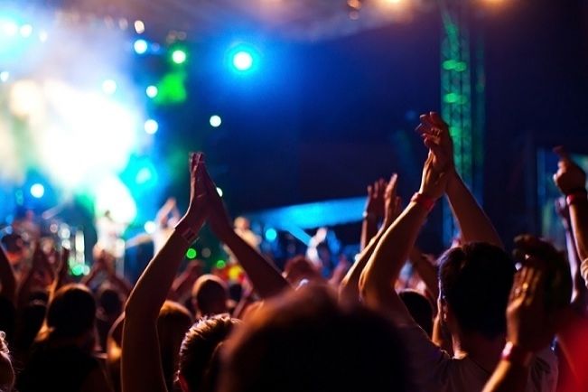 Serate danzanti a Natale e Capodanno, a Ragusa 300 persone in una festa non autorizzata. Denunciati organizzatori