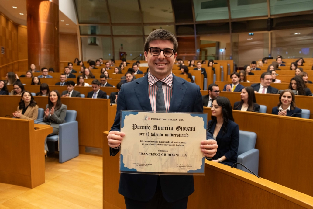 Francesco Giurdanella premiato con il Premio America Giovani: un talento ragusano tra i migliori d’Italia