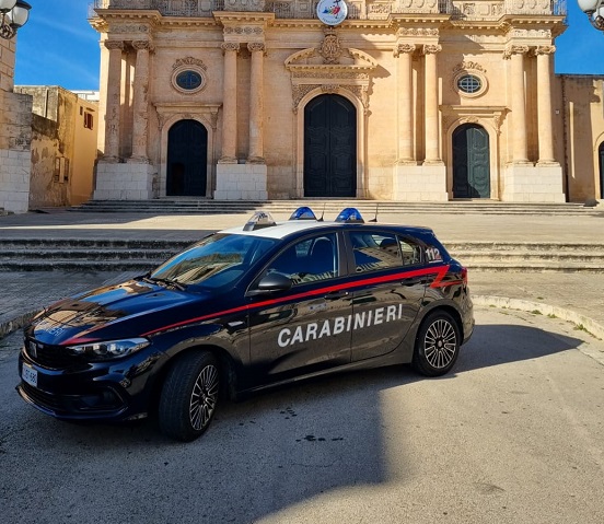 Ispica: danneggia la vetrata Basilica con dei petardi, denunciato un 20enne
