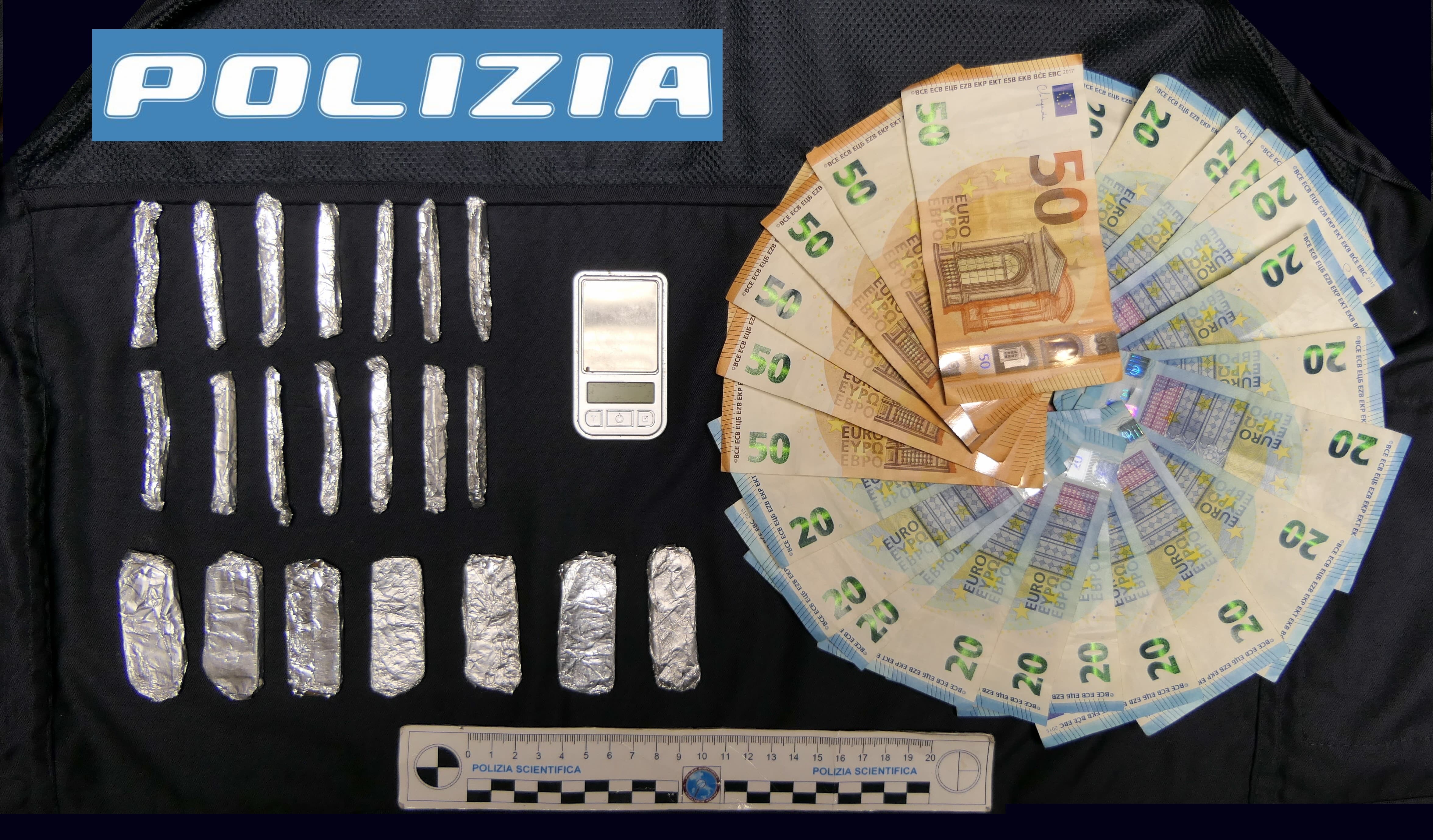 In centro a Ragusa con hashish, marijuana e contanti: fermato perché guidava senza patente