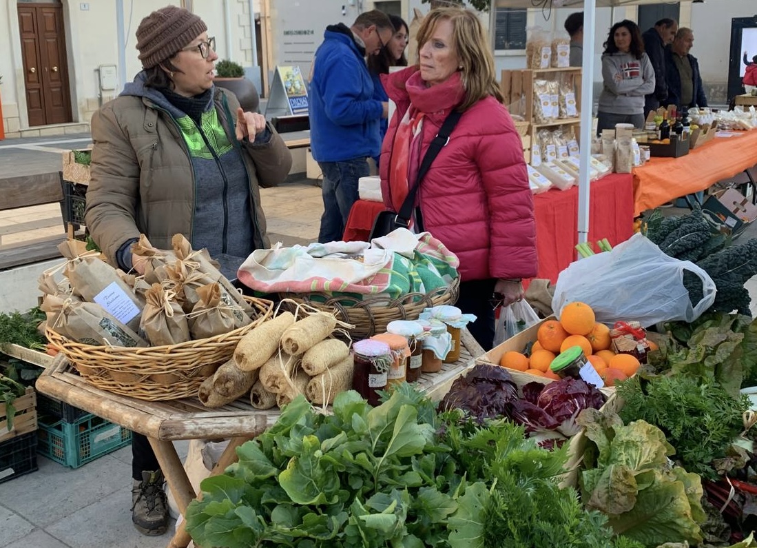 Prodotti a Km zero in Piazza Duca a Marina di Ragusa: un appuntamento da non perdere