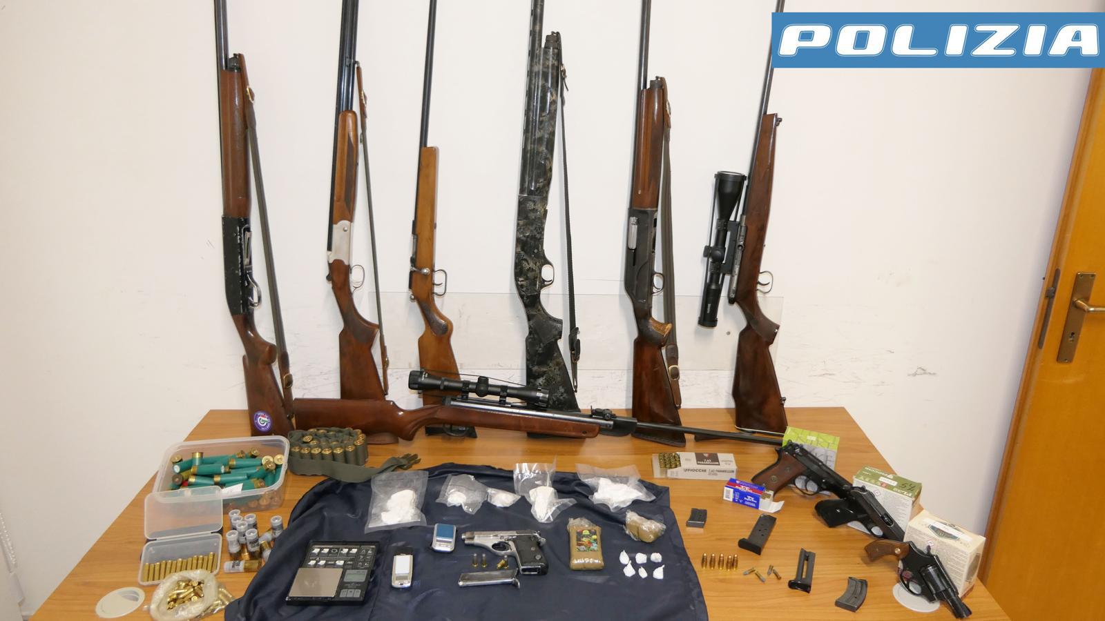 Controlli lungo la Catania-Ragusa: la Polizia arresta due vittoriesi trovati in possesso di cocaina, hashish e di una pistola