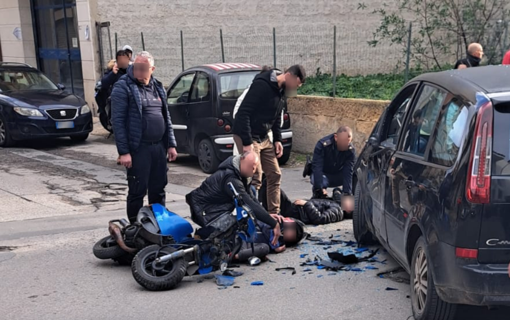 Vittoria: gravi i due giovani che non si sono fermati all’Alt della polizia e si sono schiantati contro un’auto. Avevano una pistola a salve