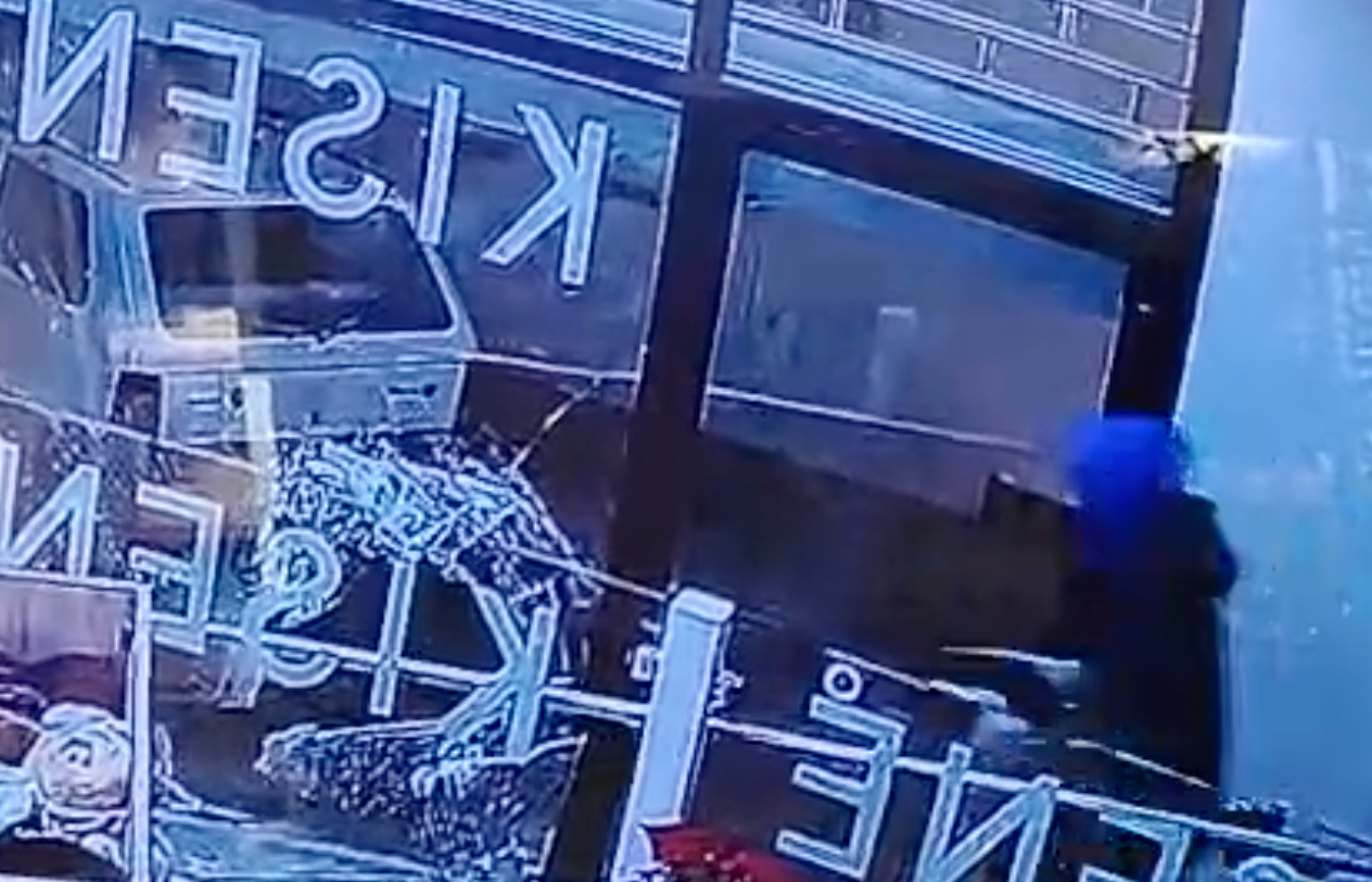 Preso il presunto “ladro delle spaccate”. Fermato dalla Polizia mentre rubava un’automobile a Vittoria