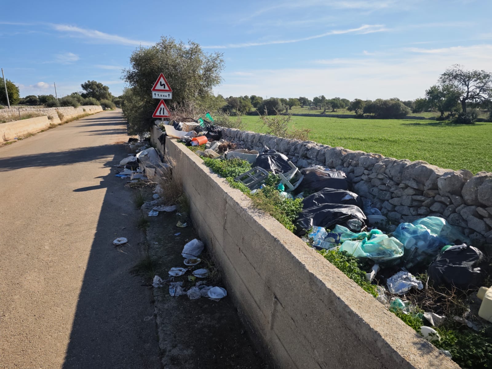 Spazzatura a bizzeffe in contrada Magazzè e Scalonazzo a Ragusa: la denuncia