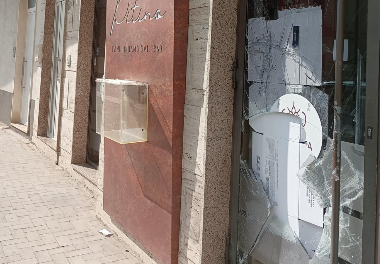Furto con spaccata in un panificio. Ancora terrore per i commercianti iblei. Mille euro il bottino