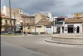 Piazza Manin a Vittoria: la recinzione del sindaco è un segnale forte o un errore?
