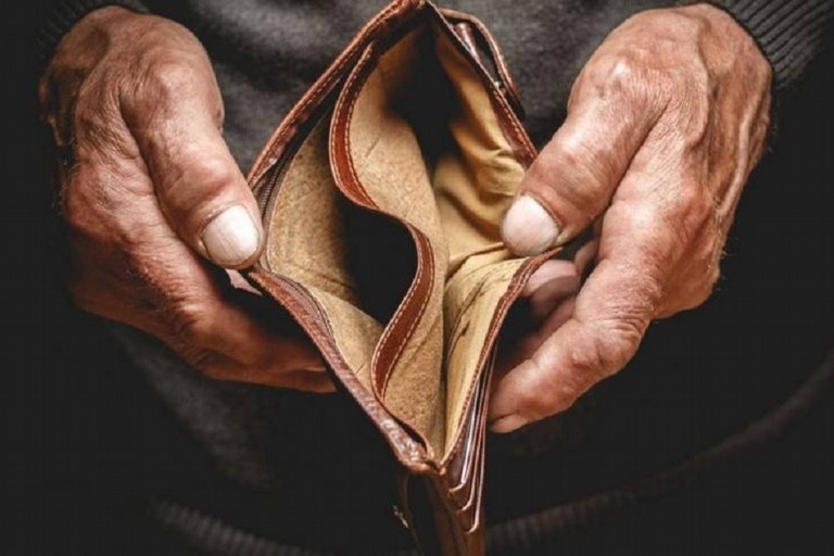 Corsa disperata al Reddito di Povertà in Sicilia: piattaforma sommersa da richieste