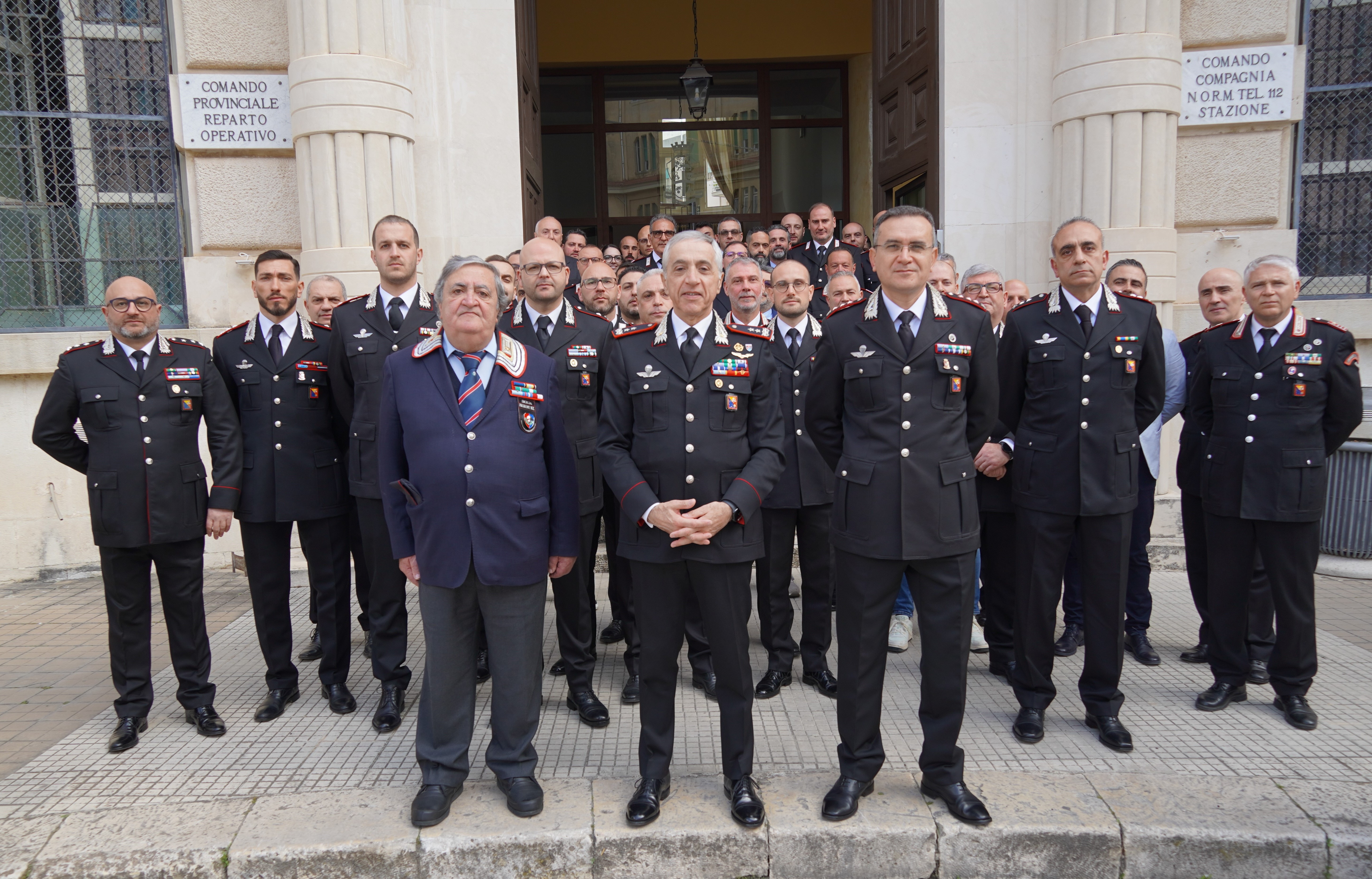 Sicurezza e legalità: il Comandante della Legione Carabinieri Sicilia elogia i militari di Ragusa