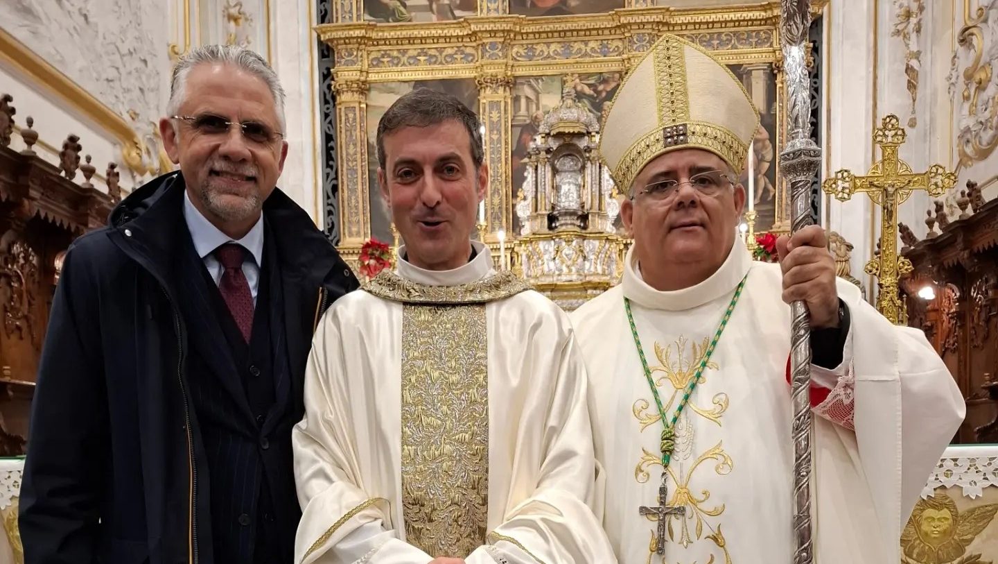 Chiesa, politica e polemiche. Il parroco di San Giorgio a Modica: “Io con Abbate? Sto solo col Padreterno”
