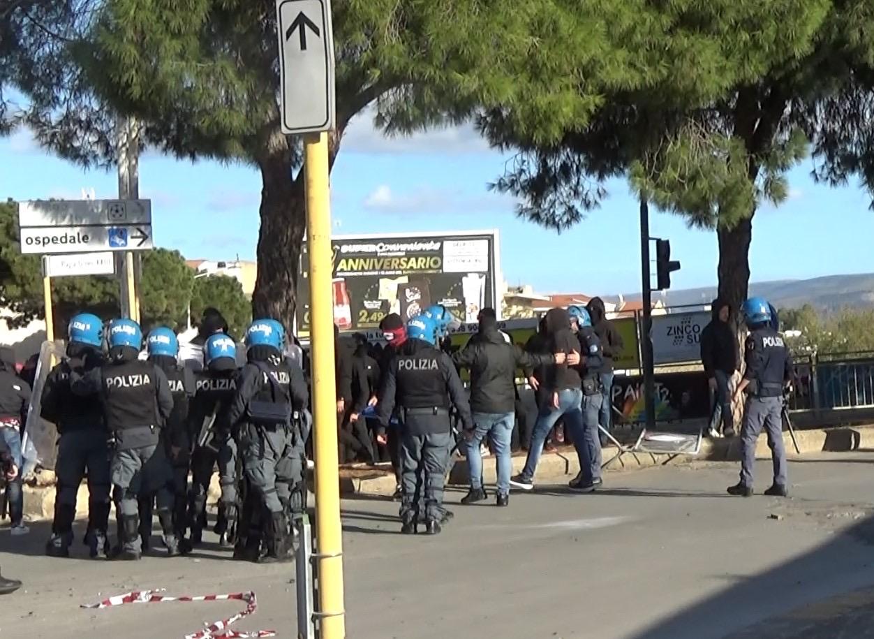 Partita da incubo: Vittoria-Milazzo finisce con 32 tifosi banditi dagli stadi