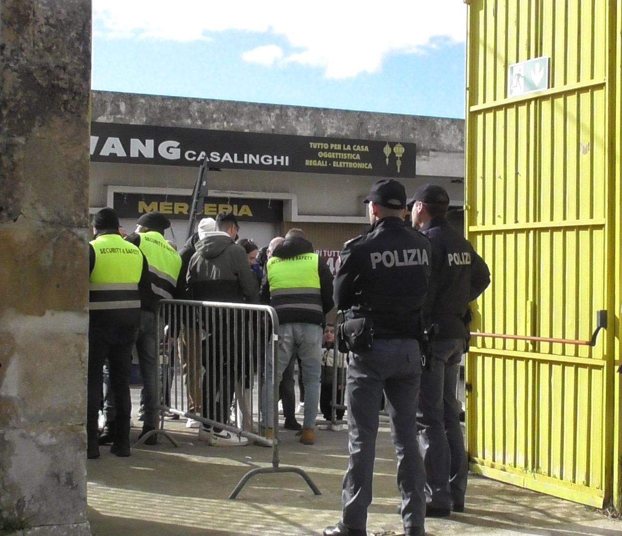 Accende fumogeno durante la partita Modica-Milazzo, arrestato tifoso modicano