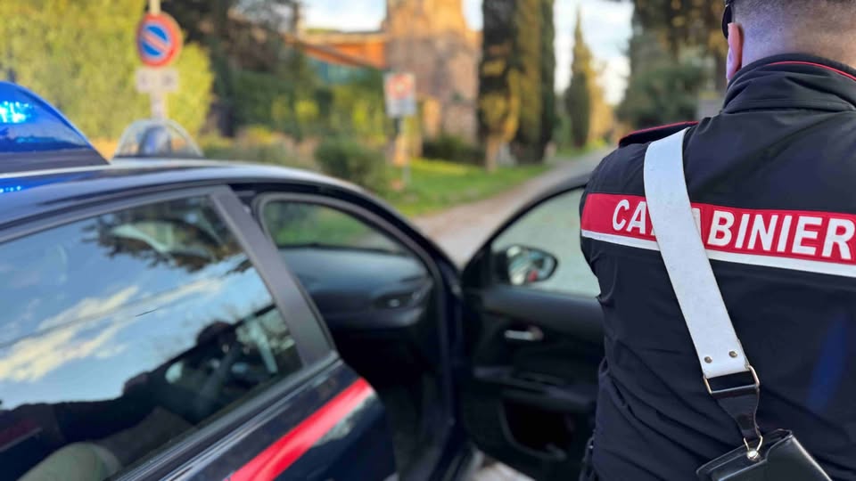 Maltrattamenti in famiglia e tentata estorsione aggravata: giovane nei guai a Vittoria
